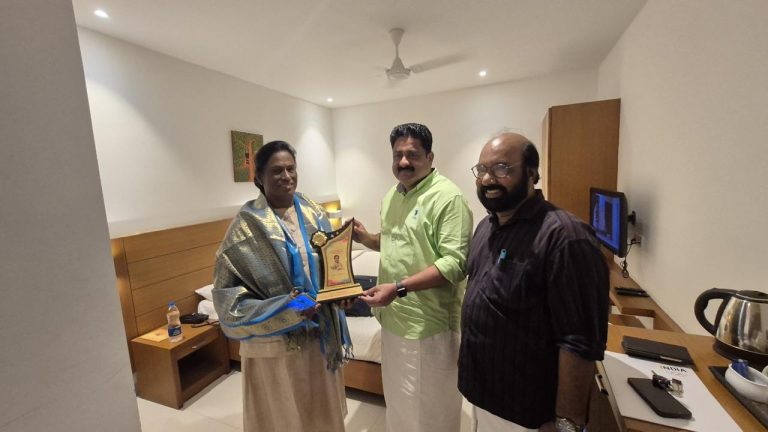 ഇന്ത്യൻ ഒളിമ്പിക് അസോസിയേഷൻ പ്രസിഡന്റ്‌ ശ്രീമതി പി ടി ഉഷ എംപി ക്ക് പാലക്കാട്‌ ജില്ലാ ഒളിമ്പിക് അസോസിയേഷന്റെ സ്നേഹാദരം. ..